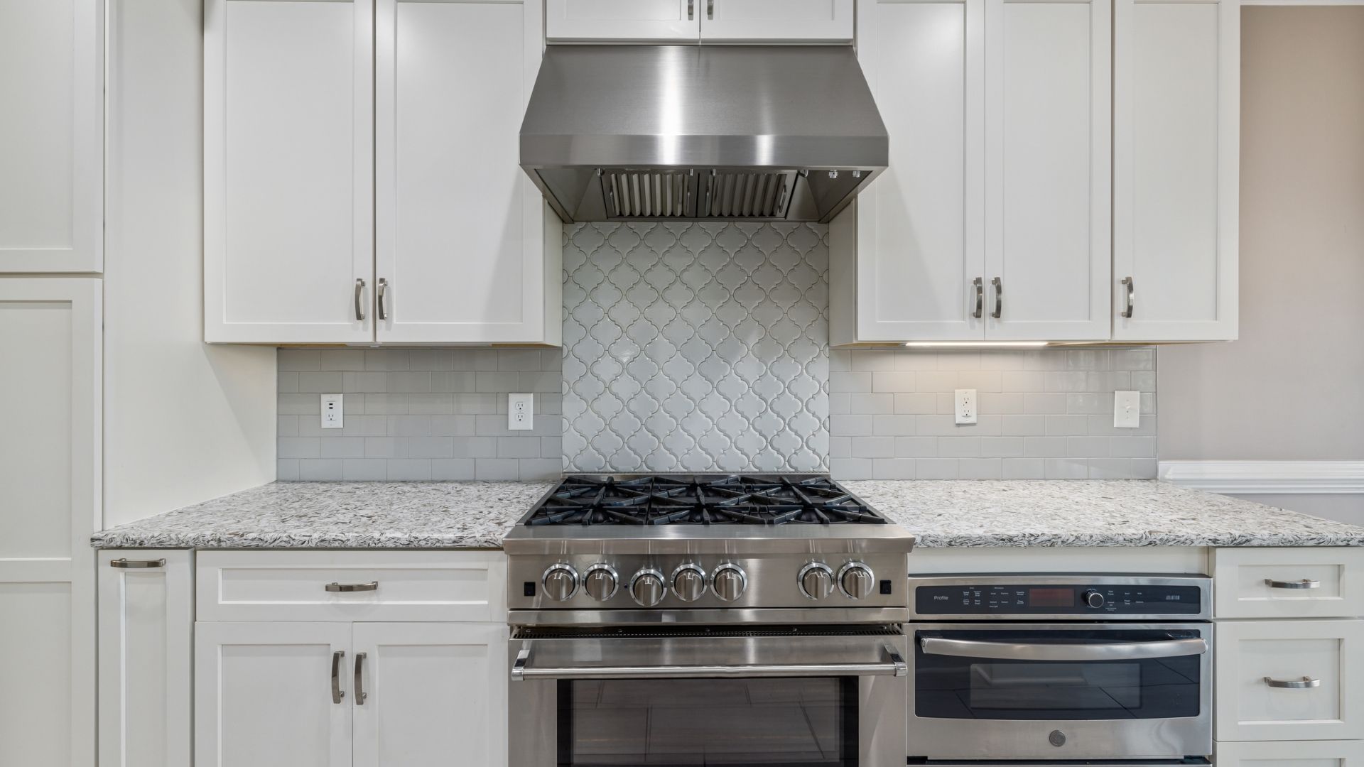 Deep cleaning service targeting baseboards and appliances in a Mississippi home